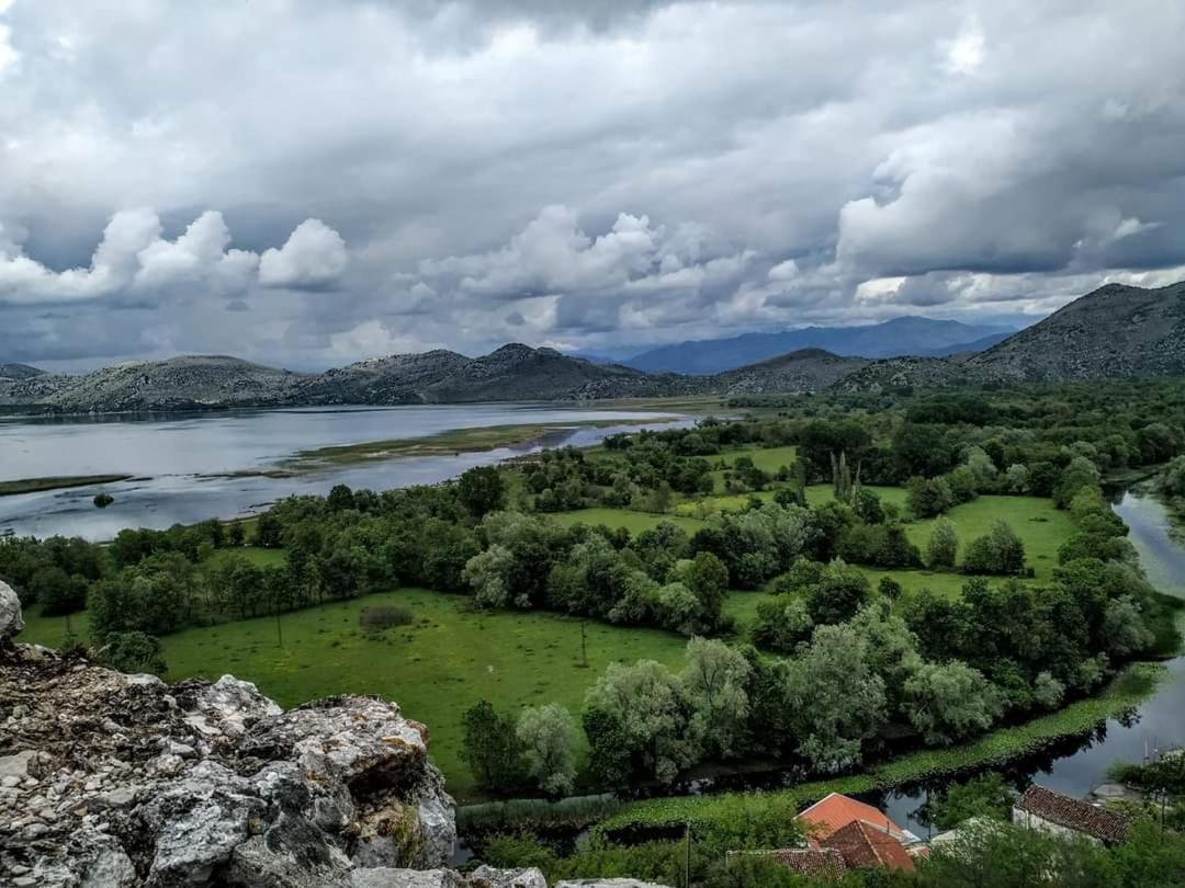 Holiday Home Haustor With Skadar Lake View Podgorica Extérieur photo