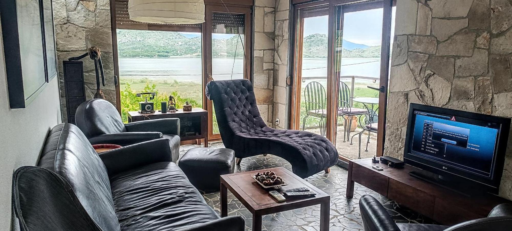 Holiday Home Haustor With Skadar Lake View Podgorica Extérieur photo