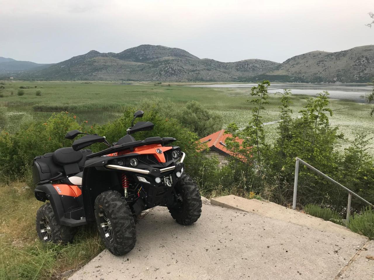 Holiday Home Haustor With Skadar Lake View Podgorica Extérieur photo